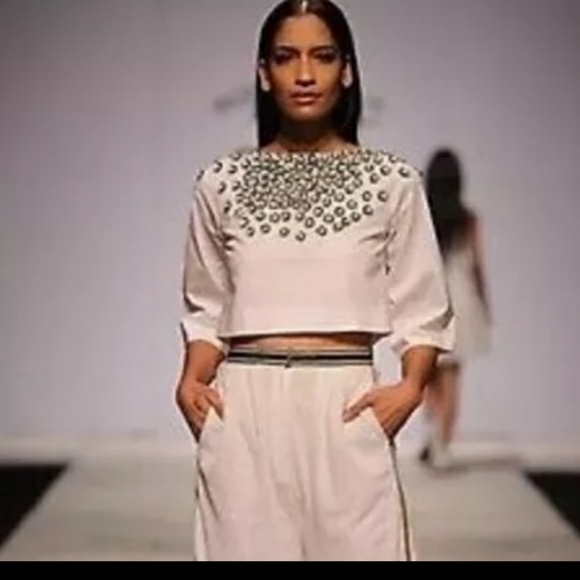 SOLD - New Anthropologie, Not So Serious, poplin beaded top, LARGE - Picture 2 of 9